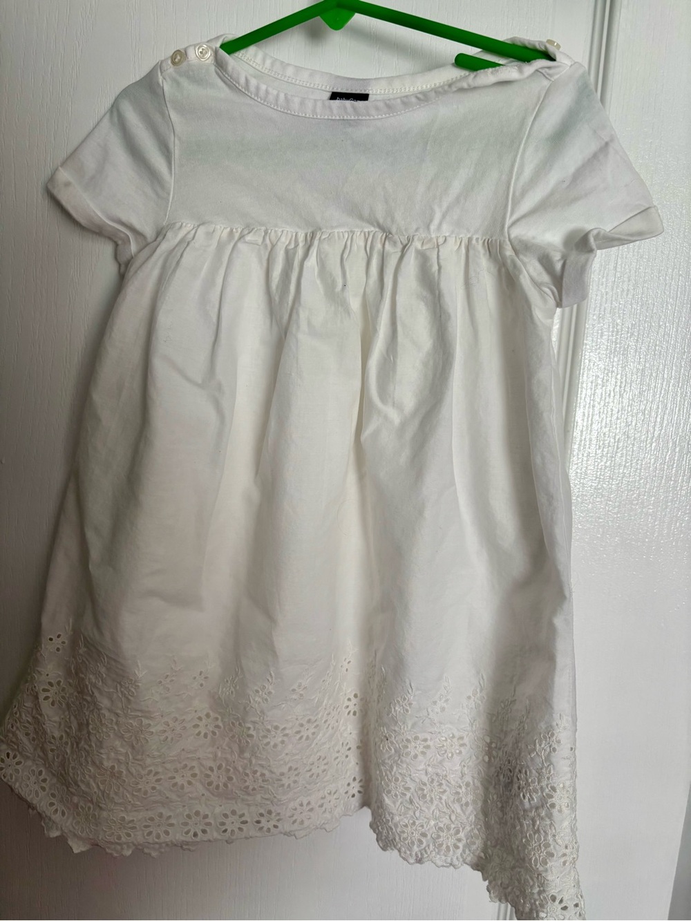 Baby GAP White Toddler Babydoll dress with eyelet Hem. Size 4